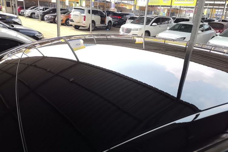 Used Tesla Model Y 2023 Rear-Wheel-Drive Version Roof