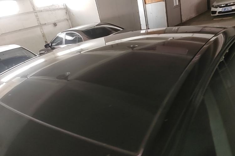 Used Tesla Model Y 2023 Rear-Wheel-Drive Version Roof