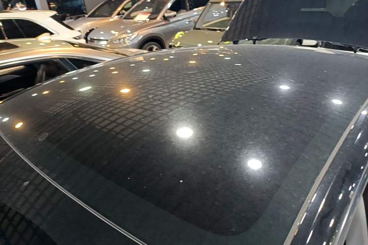 Used Tesla Model Y 2023 Long-Range All-Wheel-Drive Version Roof