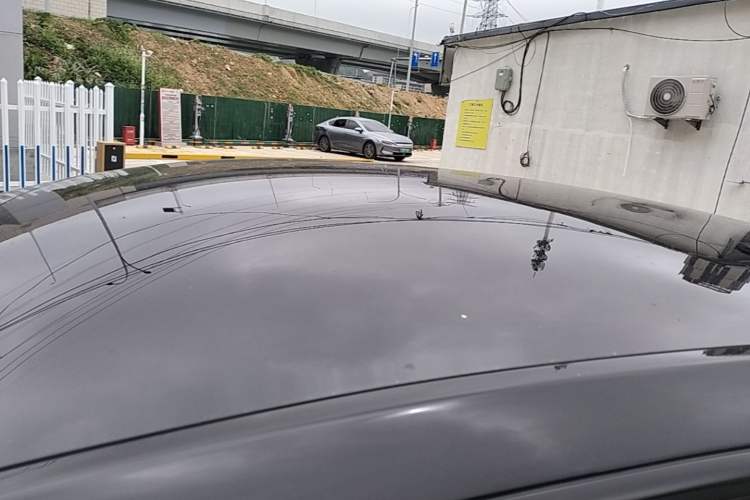 Used Tesla Model Y 2023 Rear-Wheel-Drive Version Roof