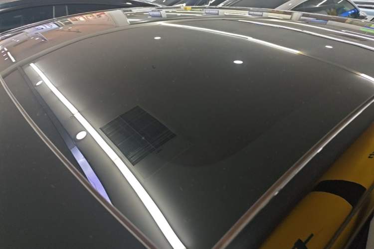 Used Tesla Model Y 2023 Long-Range All-Wheel-Drive Version Roof