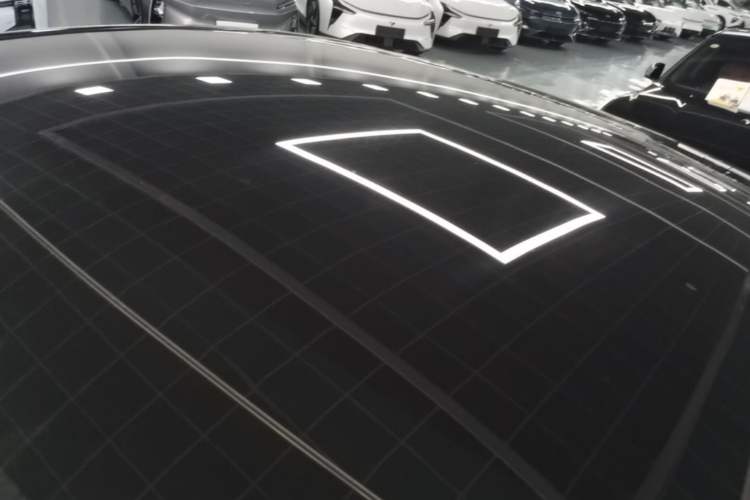Used Tesla Model Y 2023 Rear-Wheel-Drive Version Roof