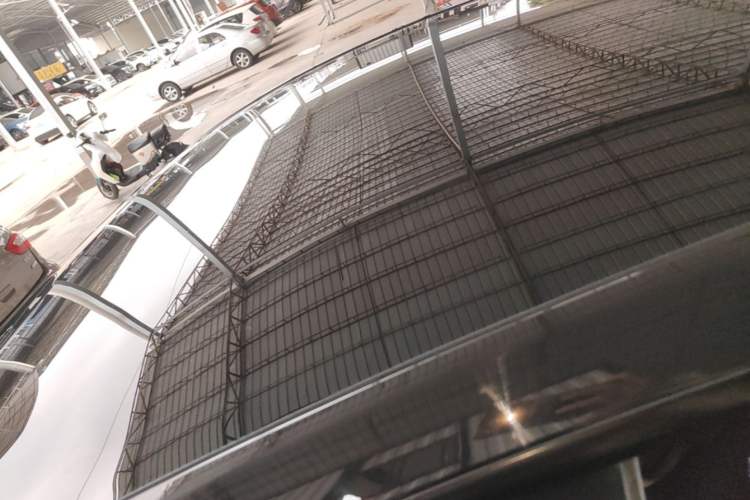 Used Tesla Model Y 2023 Long-Range All-Wheel-Drive Version Roof