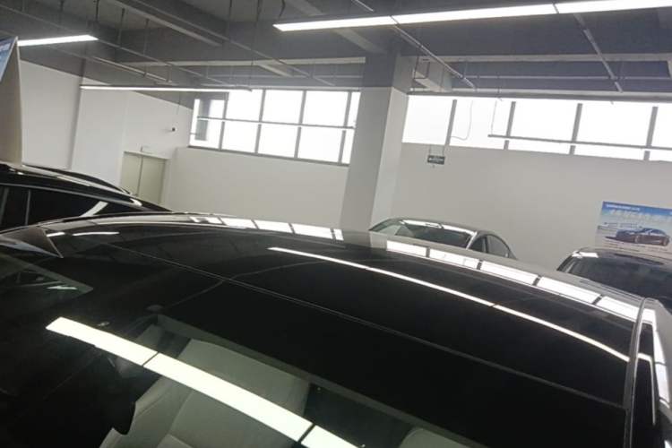 Used Tesla Model Y 2023 Long-Range All-Wheel-Drive Version Roof