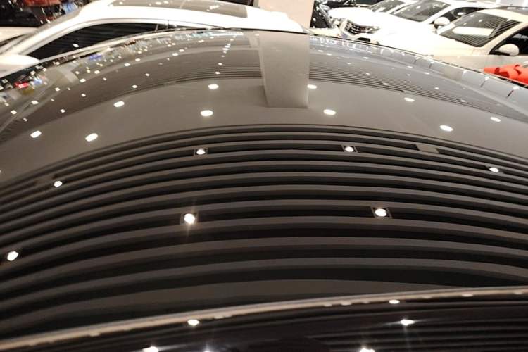 Used Tesla Model Y 2023 Long-Range All-Wheel-Drive Version Roof