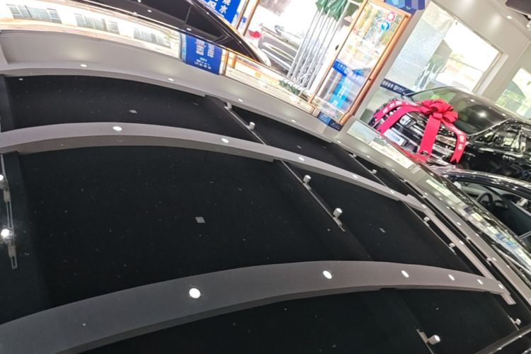 Used Tesla Model Y 2023 Long-Range All-Wheel-Drive Version Roof