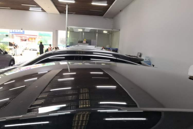 Used Tesla Model Y 2023 Long-Range All-Wheel-Drive Version Roof