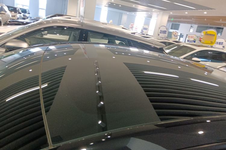 Used Tesla Model Y 2023 Rear-Wheel-Drive Version Roof
