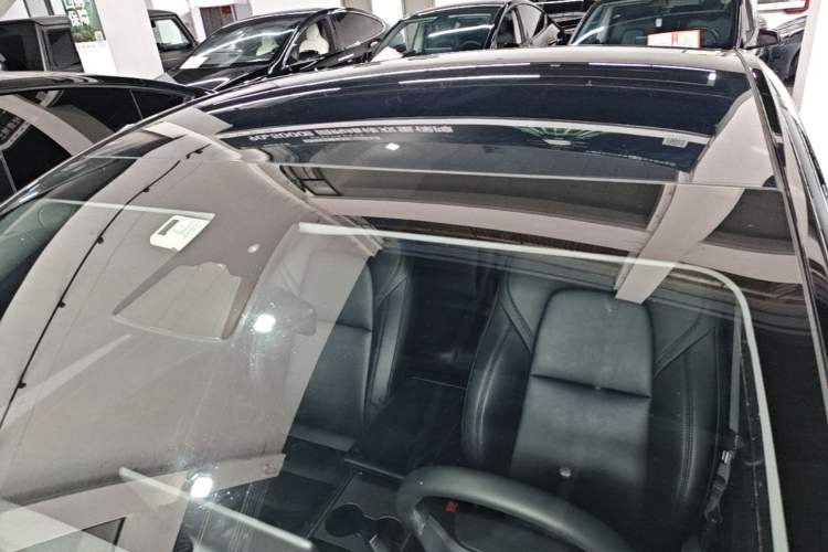 Used Tesla Model Y 2023 Rear-Wheel-Drive Version Roof