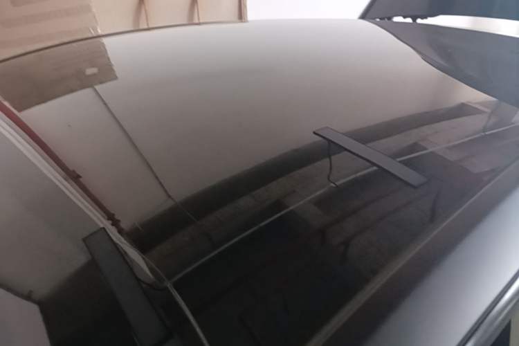 Used Tesla Model Y 2023 Long-Range All-Wheel-Drive Version Roof