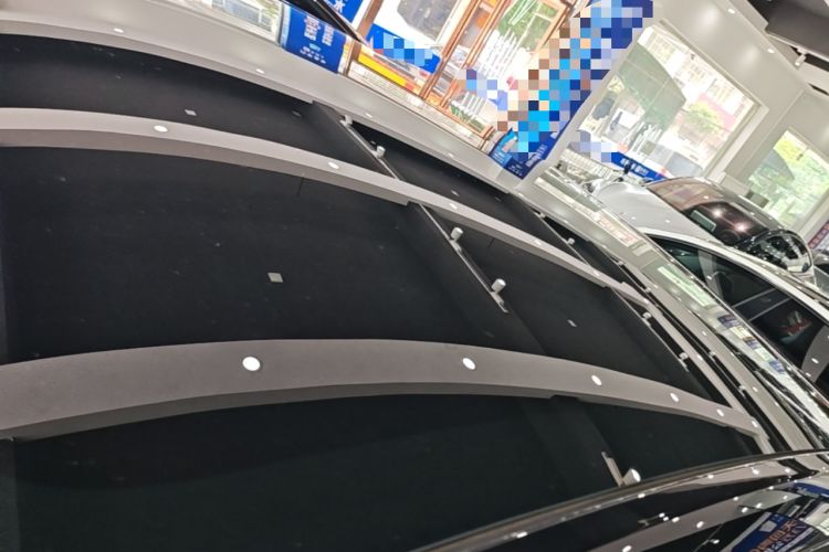 Used Tesla Model Y 2023 Rear-Wheel-Drive Version Roof
