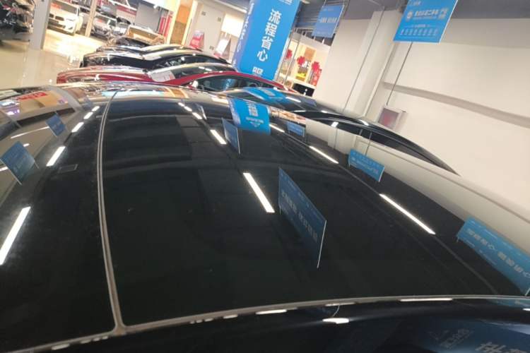 Used Tesla Model Y 2023 Long-Range All-Wheel-Drive Version Roof