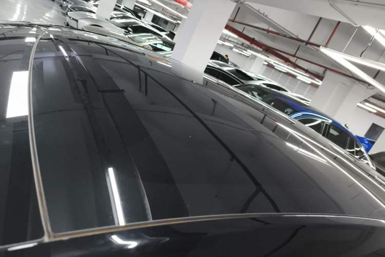 Used Tesla Model Y 2023 Long-Range All-Wheel-Drive Version Roof