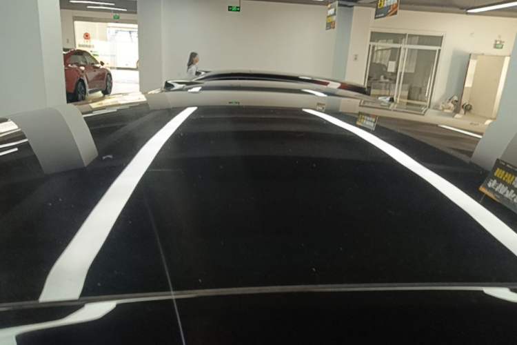 Used Tesla Model Y 2023 Rear-Wheel-Drive Version Roof
