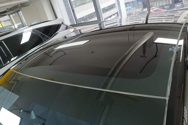 Used Tesla Model Y 2023 Rear-Wheel-Drive Version Roof