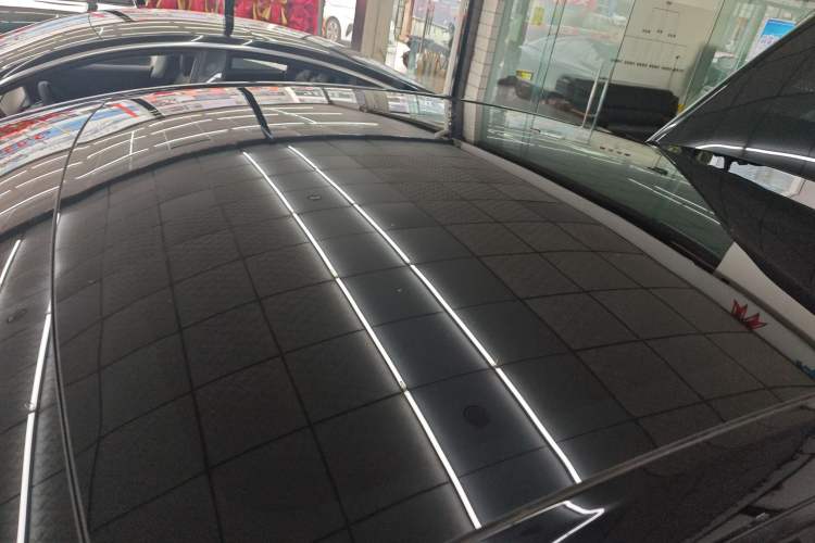 Used Tesla Model Y 2023 Long-Range All-Wheel-Drive Version Roof