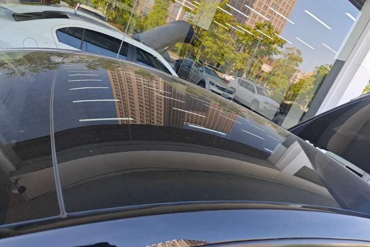 Used Tesla Model Y 2023 Rear-Wheel-Drive Version Roof