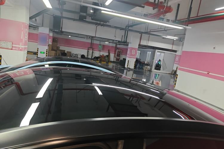 Used Tesla Model Y 2023 Long-Range All-Wheel-Drive Version Roof