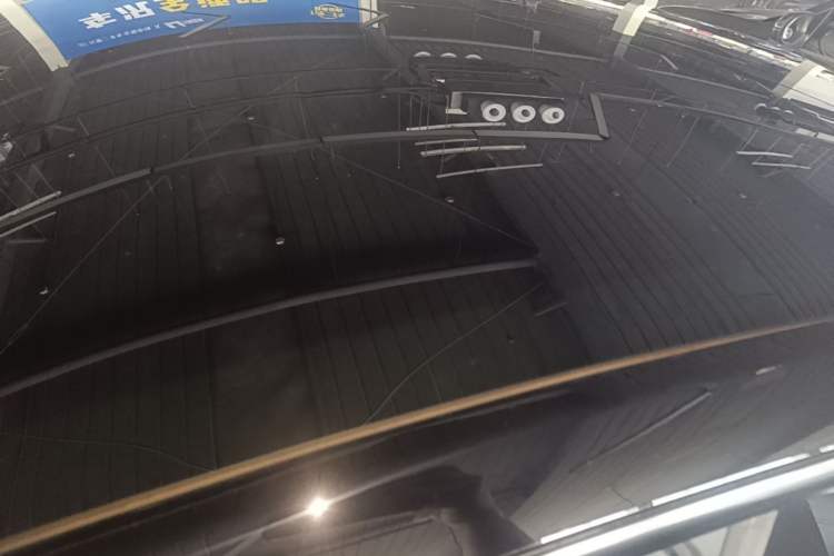 Used Tesla Model Y 2023 Rear-Wheel-Drive Version Roof