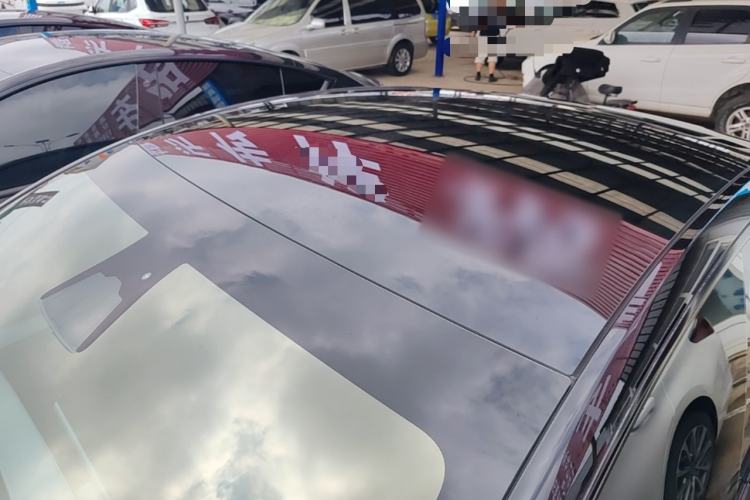 Used Tesla Model Y 2023 Rear-Wheel-Drive Version Roof