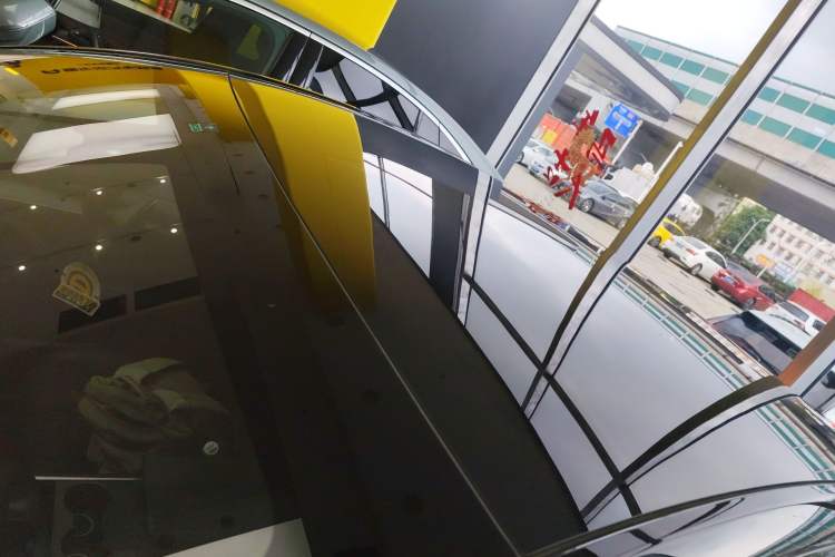 Used Tesla Model Y 2023 Rear-Wheel-Drive Version Roof