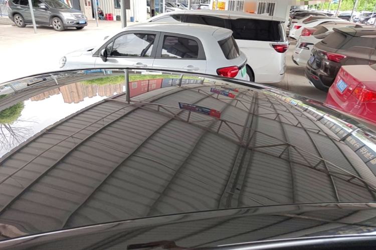 Used Tesla Model Y 2023 Rear-Wheel-Drive Version Roof