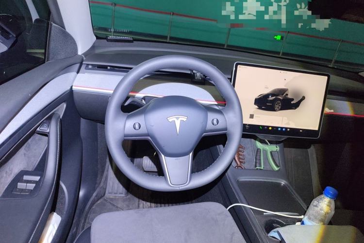 Used Tesla Model Y 2023 Long-Range All-Wheel-Drive Version Steering Wheel