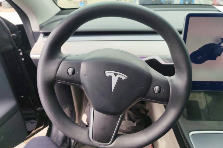 Used Tesla Model Y 2023 Long-Range All-Wheel-Drive Version Steering Wheel