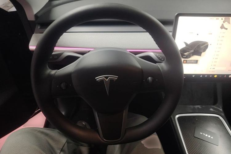Used Tesla Model Y 2023 Long-Range All-Wheel-Drive Version Steering Wheel