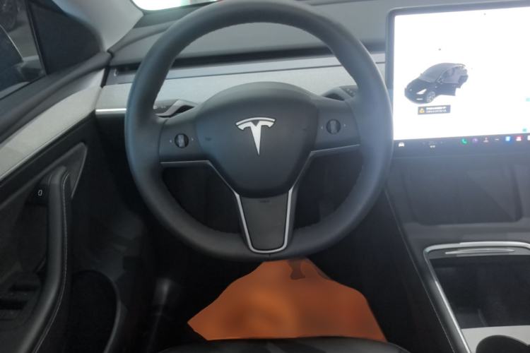 Used Tesla Model Y 2023 Long-Range All-Wheel-Drive Version Steering Wheel