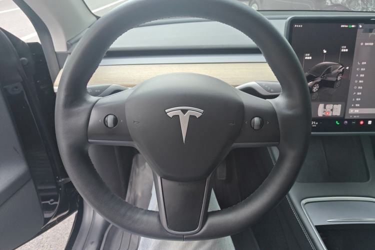 Used Tesla Model Y 2023 Long-Range All-Wheel-Drive Version Steering Wheel