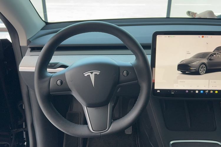 Used Tesla Model Y 2023 Long-Range All-Wheel-Drive Version Steering Wheel