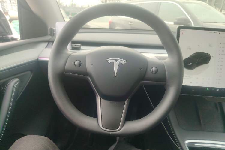 Used Tesla Model Y 2023 Long-Range All-Wheel-Drive Version Steering Wheel