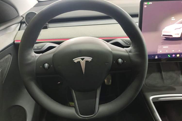 Used Tesla Model Y 2023 Long-Range All-Wheel-Drive Version Steering Wheel