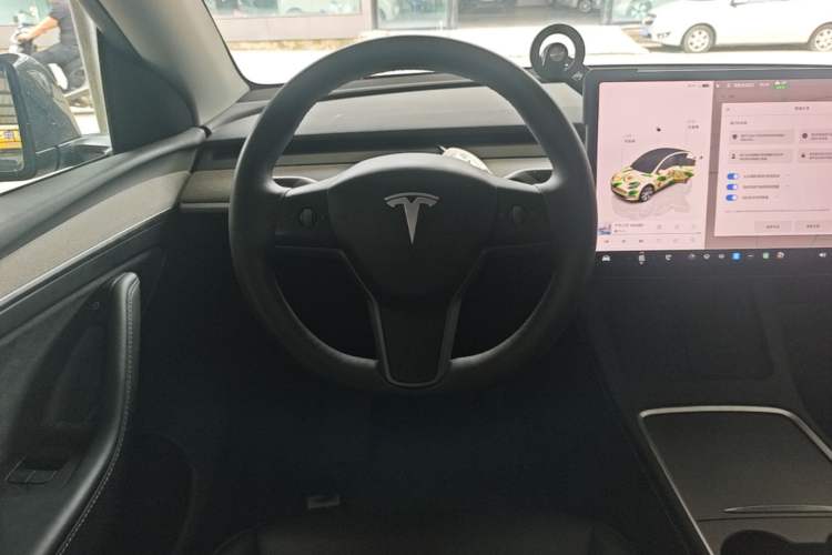 Used Tesla Model Y 2023 Long-Range All-Wheel-Drive Version Steering Wheel