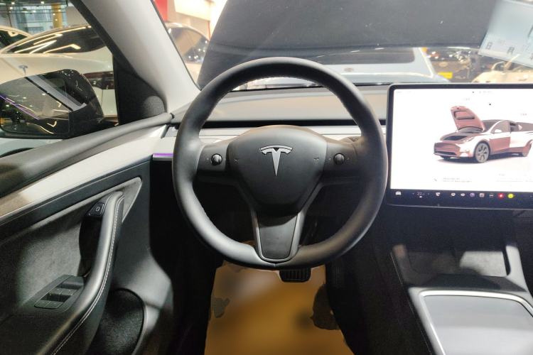 Used Tesla Model Y 2023 Long-Range All-Wheel-Drive Version Steering Wheel