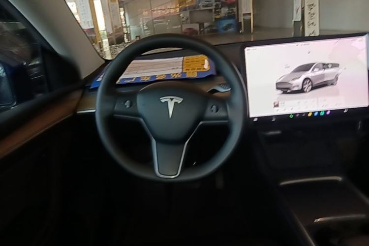 Used Tesla Model Y 2023 Long-Range All-Wheel-Drive Version Steering Wheel