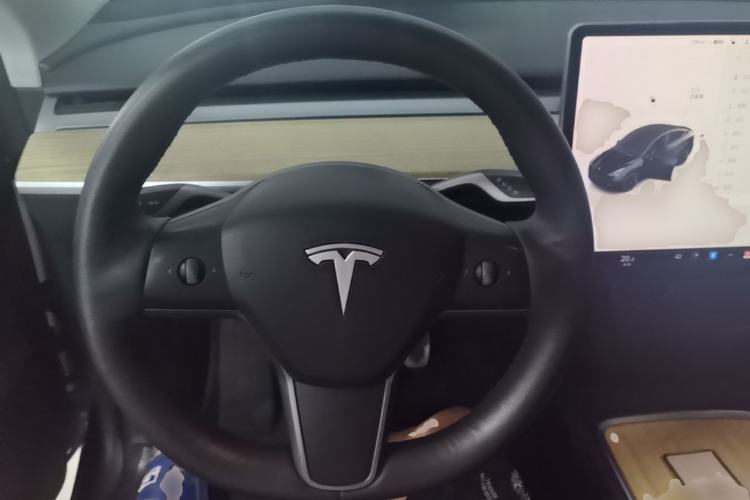 Used Tesla Model Y 2023 Long-Range All-Wheel-Drive Version Steering Wheel