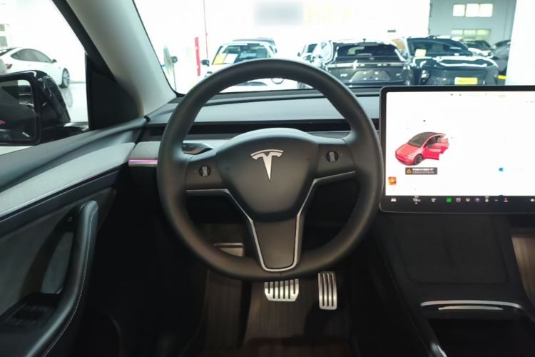 Used Tesla Model Y 2023 Long-Range All-Wheel-Drive Version Steering Wheel