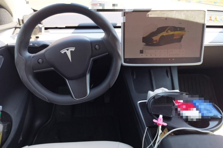 Used Tesla Model Y 2023 Long-Range All-Wheel-Drive Version Steering Wheel