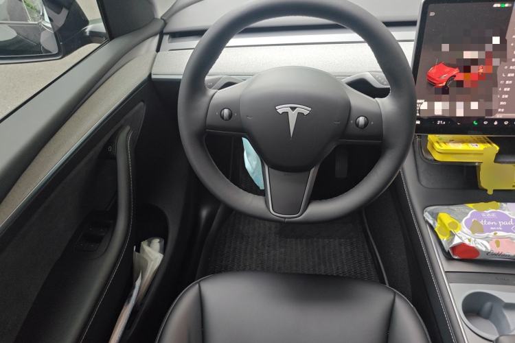 Used Tesla Model Y 2023 Long-Range All-Wheel-Drive Version Steering Wheel