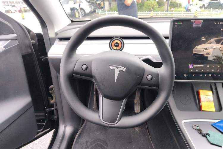 Used Tesla Model Y 2023 Rear-Wheel-Drive Version Steering Wheel
