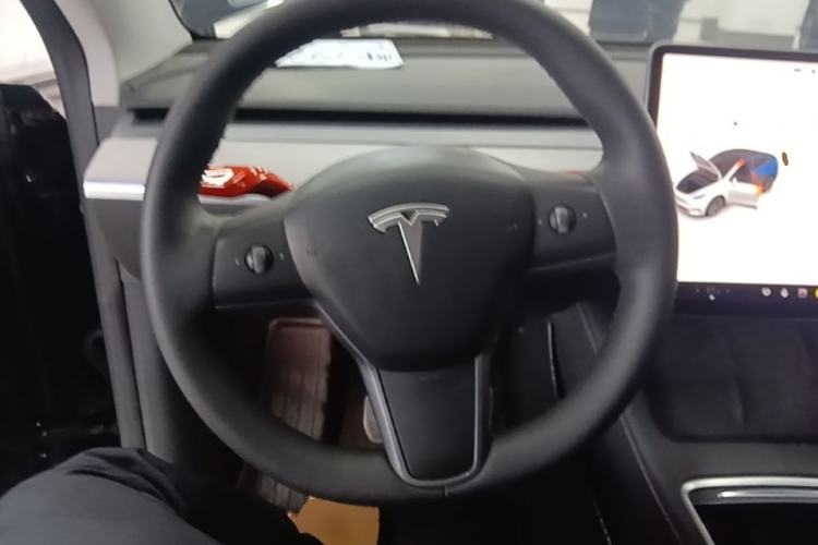 Used Tesla Model Y 2023 Long-Range All-Wheel-Drive Version Steering Wheel