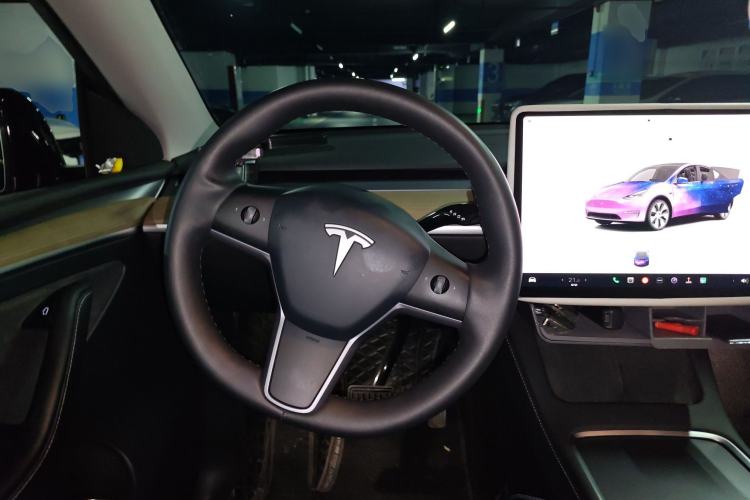 Used Tesla Model Y 2023 Long-Range All-Wheel-Drive Version Steering Wheel