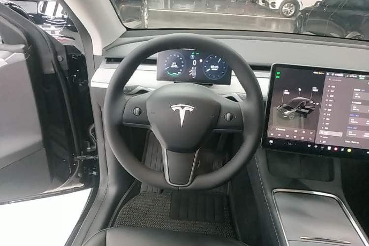 Used Tesla Model Y 2023 Rear-Wheel-Drive Version Steering Wheel