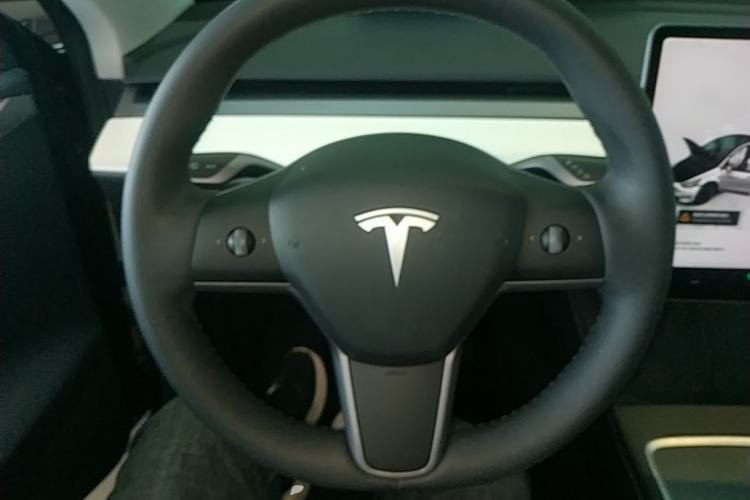 Used Tesla Model Y 2023 Rear-Wheel-Drive Version Steering Wheel