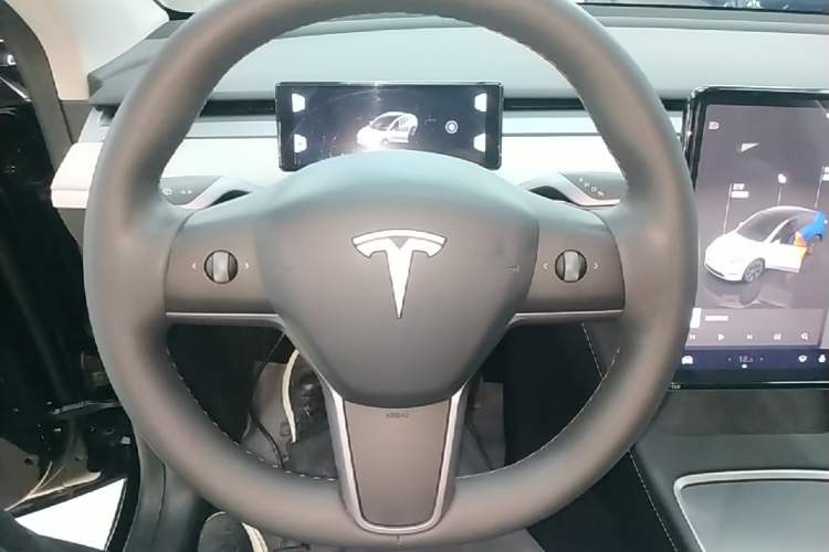 Used Tesla Model Y 2023 Rear-Wheel-Drive Version Steering Wheel