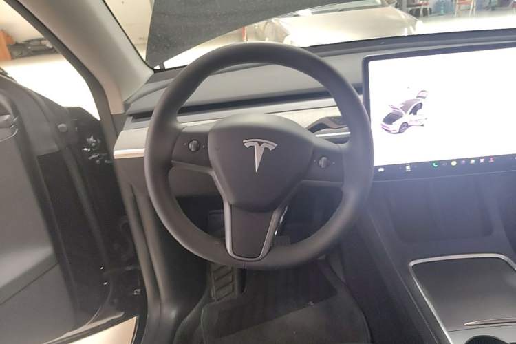 Used Tesla Model Y 2023 Rear-Wheel-Drive Version Steering Wheel