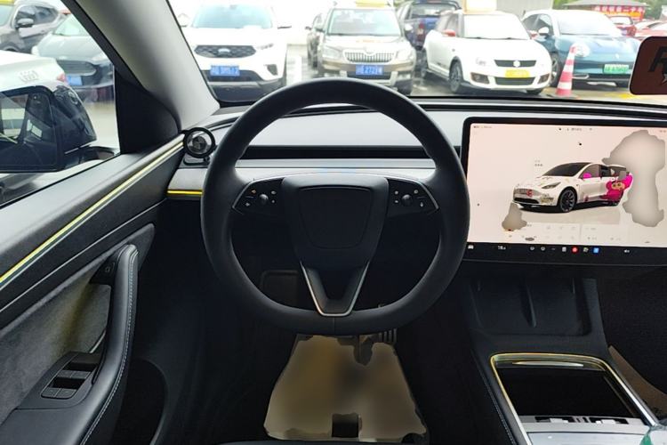 Used Tesla Model Y 2023 Long-Range All-Wheel-Drive Version Steering Wheel
