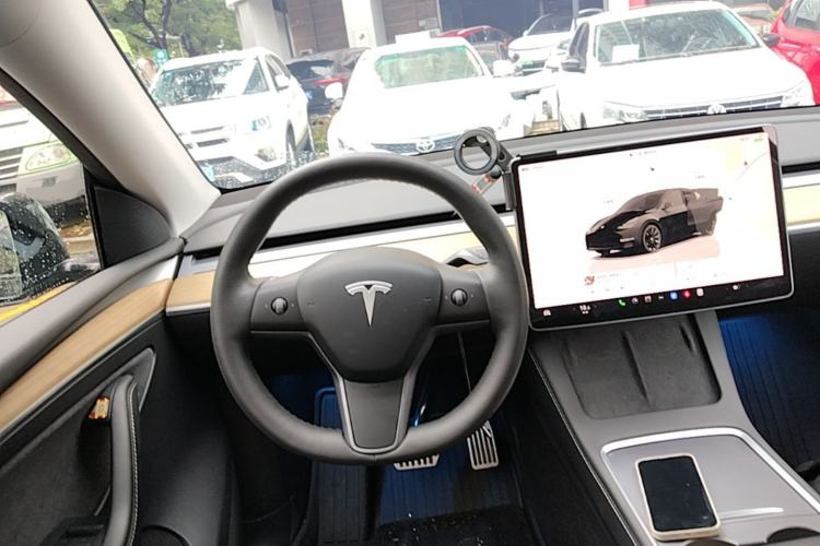 Used Tesla Model Y 2023 Long-Range All-Wheel-Drive Version Steering Wheel